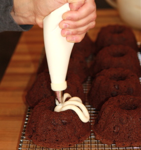 DecoratingMiniChocolateBundt